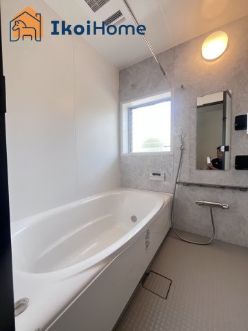 神戸市西区春日台2丁目　中古戸建の浴室|【ホームページに現地動画掲載中】●年中無休：当日予約可●浴槽は広く足を伸ばせます！