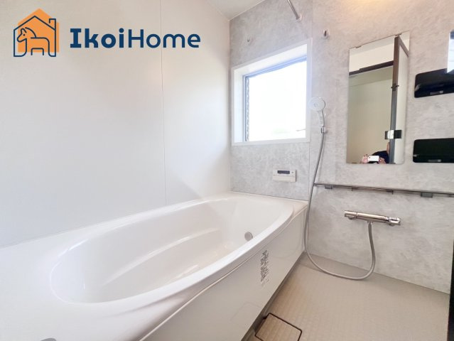 神戸市西区春日台2丁目　中古戸建の浴室|【ホームページに現地動画掲載中】●年中無休：当日予約可●小窓ございますので通気・換気良好です。