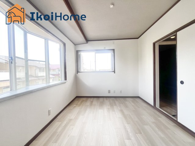 神戸市西区春日台2丁目　中古戸建の寝室|●年中無休：当日予約可●オプションでより一層フローリング強くする10年保証のコーティングもご用意