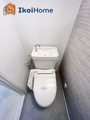 神戸市西区春日台2丁目　中古戸建のトイレ|【ホームページに現地動画掲載中】●年中無休：当日予約可●1階・2階ウォッシュレット付のお手洗いです