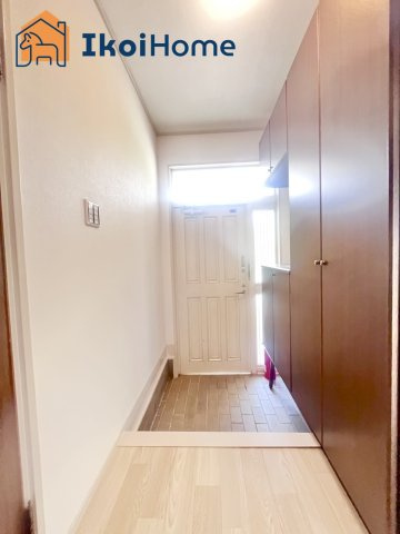 神戸市西区春日台2丁目　中古戸建の玄関|【ホームページに現地動画掲載中】●年中無休：当日予約可●靴箱収納あり！ご家族様でご使用可能です。