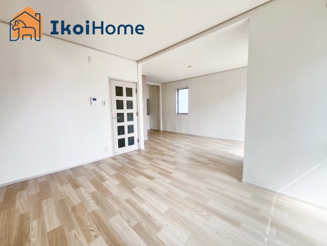 神戸市西区春日台2丁目　中古戸建の居間・リビング|【ホームページに現地動画掲載中】●年中無休：当日予約可●開放感があり大型家具を設置が可能