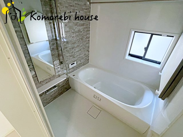 桶川市末広　6期　新築一戸建て　グラファーレ　01の浴室|ゆったり過ごせるお風呂です