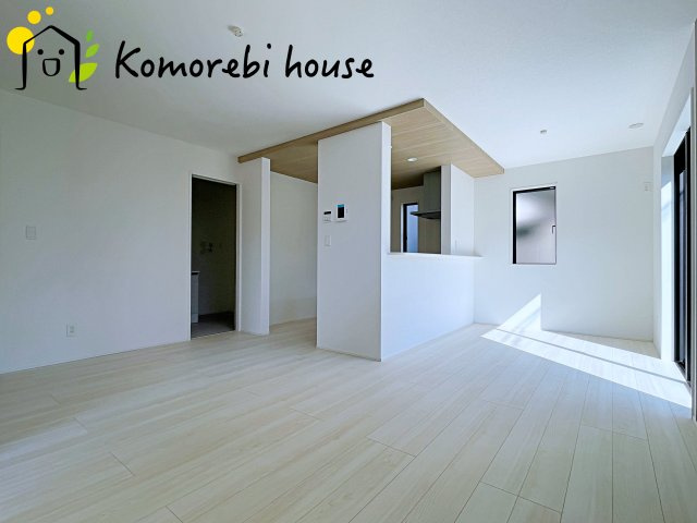 桶川市末広　6期　新築一戸建て　グラファーレ　01の居間・リビング|リビングです