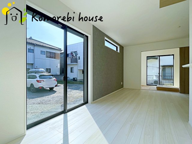 桶川市末広　6期　新築一戸建て　グラファーレ　01の居間・リビング|こちらの居間で趣味の時間をお楽しみください