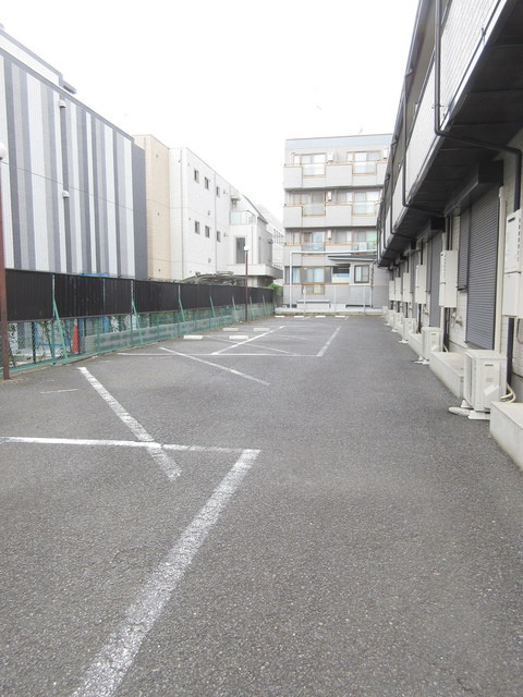サンピアス高野台の駐車場|★駐車場完備★