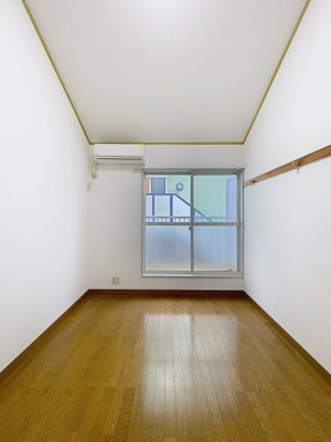 【洋室】 | カーサヒルサイドC | ※同建物ほかのお部屋の写真です。