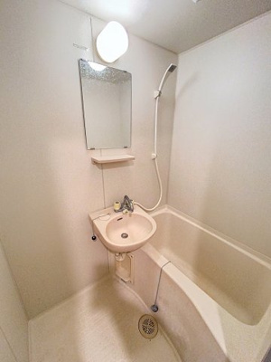 【浴室】 | カーサヒルサイドC | ※同建物ほかのお部屋の写真です。