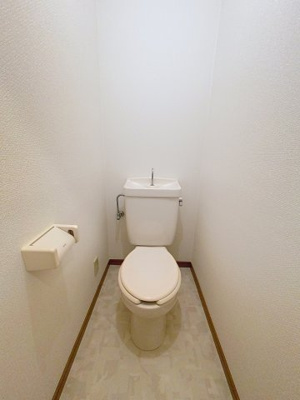 【トイレ】 | カーサヒルサイドC | ※同建物ほかのお部屋の写真です。