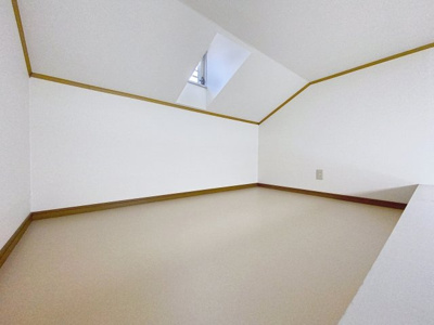 【収納】 | カーサヒルサイドC | ロフト　※同建物ほかのお部屋の写真です。