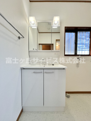 【独立洗面台】 | 袋井市新池 中古戸建て | 独立洗面台、朝の身支度には欠かせません