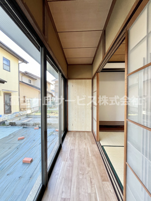【和室】 | 袋井市新池 中古戸建て | 収納付きの縁側があります