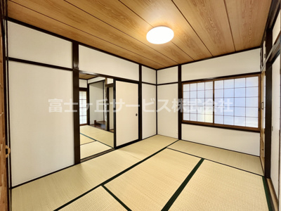 【寝室】 | 袋井市新池 中古戸建て | 寝室にも便利な和室6帖