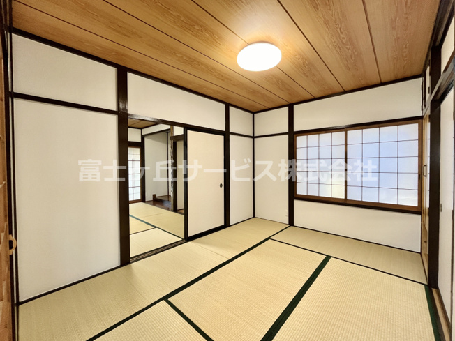 【寝室】 | 袋井市新池 中古戸建て | 寝室にも便利な和室6帖