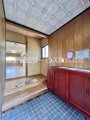 【玄関】 | 袋井市新池 中古戸建て | 懐かしさのある玄関です