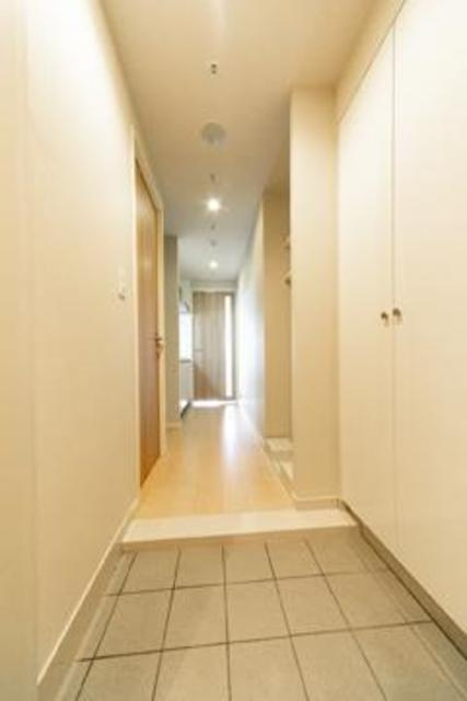 メルクマール京王笹塚レジデンスの玄関|※写真は同タイプ住戸です。