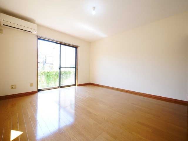 スバル神田の洋室