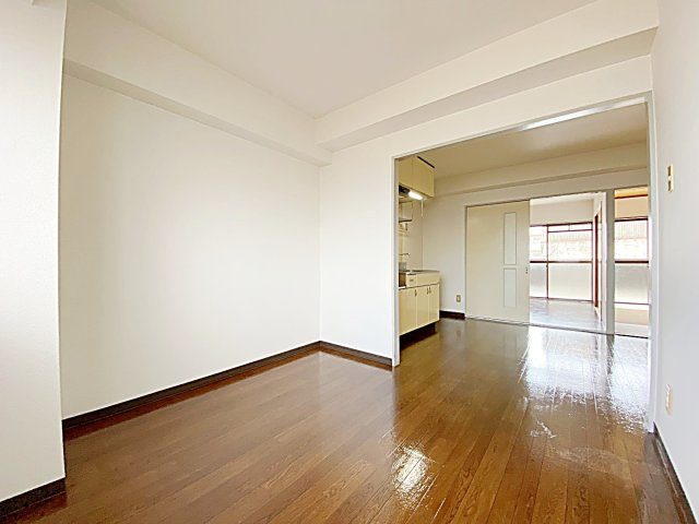 アモール高針の居間・リビング|こちらの居間で趣味の時間をお楽しみください