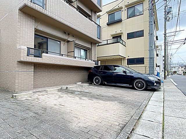 グランモール一社の駐車場|駐車場に車を止められます