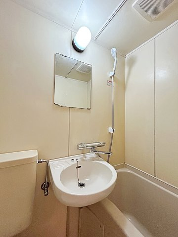 ヴァンベール本郷の独立洗面台|独立洗面台あり、毎朝おしゃれに忙しい女性の方におすすめです