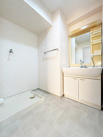 第２ブルーサンテ横地の洗面所|明るい洗面所です