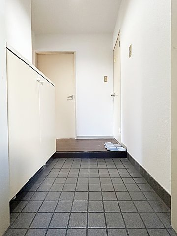 第２ブルーサンテ横地の玄関|ゆったりとした玄関です