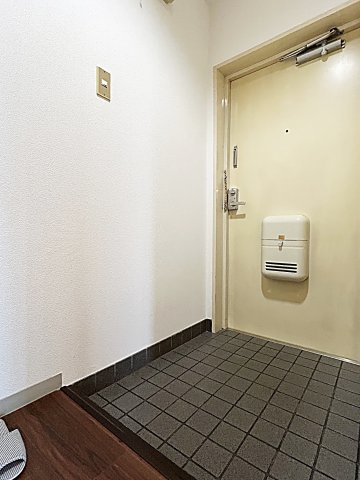 第２ブルーサンテ横地の玄関|明るい玄関です