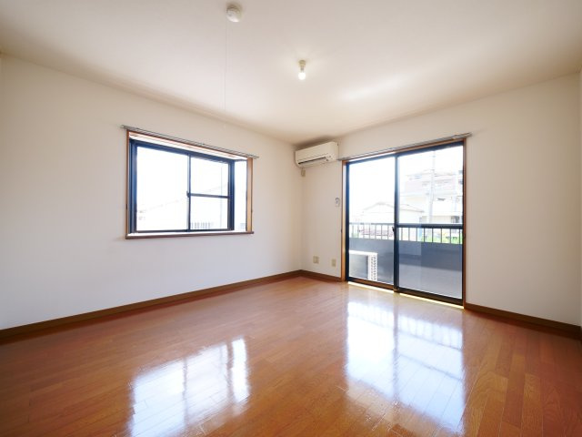 スバル神田の洋室