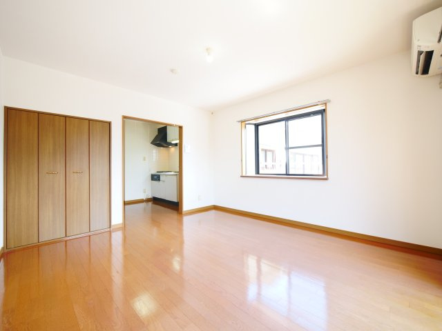 スバル神田の洋室