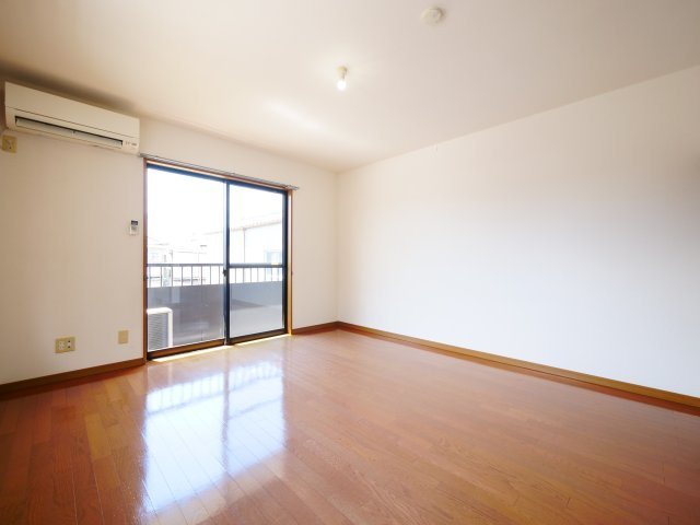 スバル神田の洋室