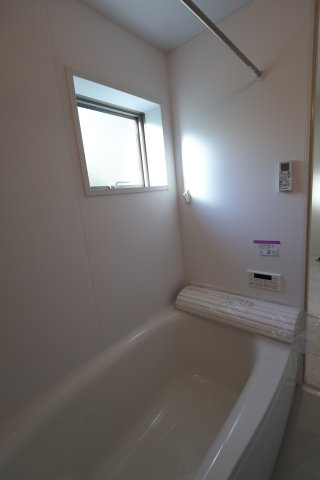 《仲介手数料無料》南区大字太田窪2610-4新築一戸建てミラスモの浴室|撮影日 2025年11月19日 14:30 晴れ