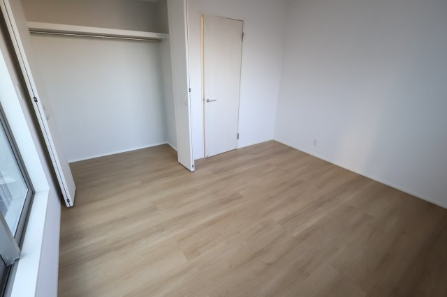 《仲介手数料無料》南区大字太田窪2610-4新築一戸建てミラスモの洋室|撮影日 2025年11月19日 14:30 晴れ