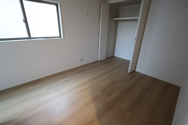 《仲介手数料無料》南区大字太田窪2610-4新築一戸建てミラスモの洋室|撮影日 2025年11月19日 14:30 晴れ