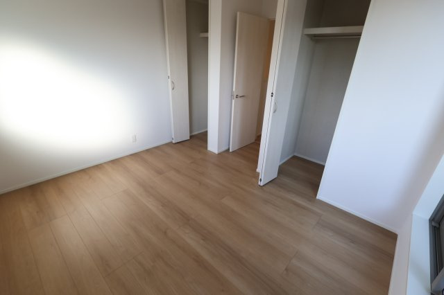 《仲介手数料無料》南区大字太田窪2610-4新築一戸建てミラスモの洋室|撮影日 2025年11月19日 14:30 晴れ