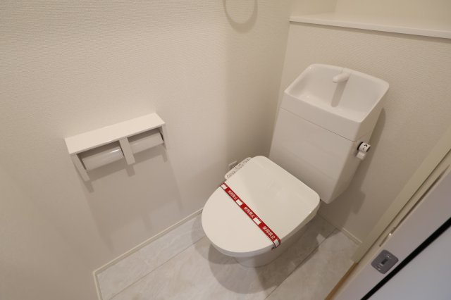 《仲介手数料無料》南区大字太田窪2610-4新築一戸建てミラスモのトイレ|撮影日 2025年11月19日 14:30 晴れ