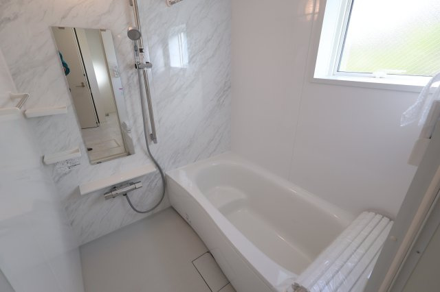《仲介手数料無料》南区大字太田窪2610-4(2号棟)新築一戸建てミラスモの浴室|撮影日 2025年11月19日 14:30 晴れ