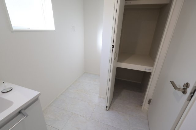 《仲介手数料無料》南区大字太田窪2610-4(2号棟)新築一戸建てミラスモのランドリースペース|撮影日 2025年11月19日 14:30 晴れ