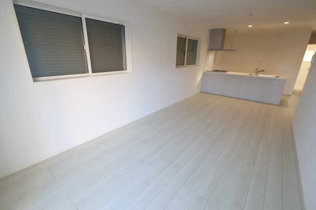 《仲介手数料無料》南区大字太田窪2610-4(2号棟)新築一戸建てミラスモの居間・リビング|撮影日 2025年11月19日 14:30 晴れ