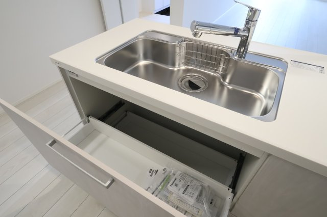 《仲介手数料無料》南区大字太田窪2610-4(2号棟)新築一戸建てミラスモのキッチン|撮影日 2025年11月19日 14:30 晴れ