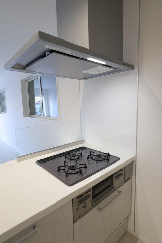 《仲介手数料無料》南区大字太田窪2610-4(2号棟)新築一戸建てミラスモのキッチン|撮影日 2025年11月19日 14:30 晴れ