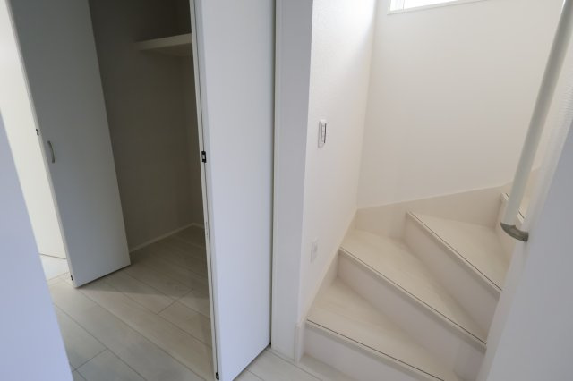 《仲介手数料無料》南区大字太田窪2610-4(2号棟)新築一戸建てミラスモの収納|撮影日 2025年11月19日 14:30 晴れ