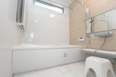 【浴室】 | 町田市金森7丁目中古戸建て | 16×16の浴室。足を伸ばして入れるのは戸建ての特権です。