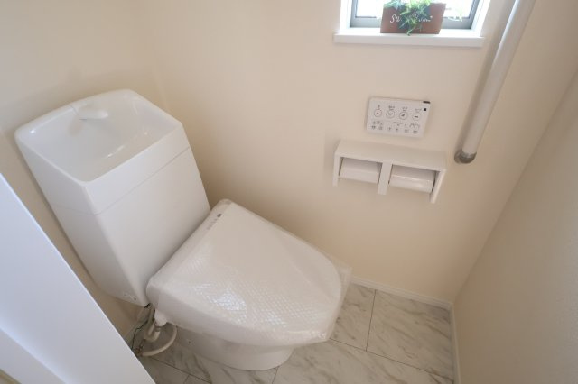 《仲介手数料無料》緑区大字三室615-1(K号棟)新築一戸建てハートフルタウンのトイレ