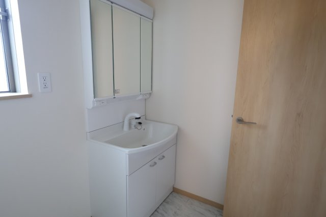 《仲介手数料無料》緑区大字三室615-1(L号棟)新築一戸建てハートフルタウンの独立洗面台