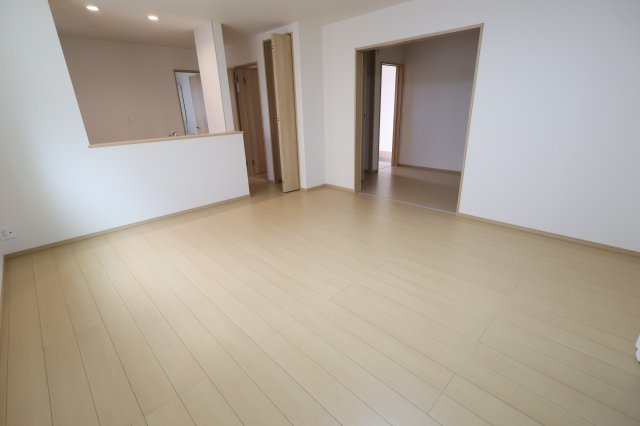 《仲介手数料無料》緑区大字三室615-1新築一戸建てハートフルタウンの居間・リビング