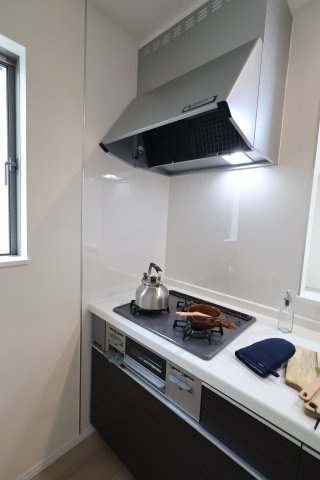 《仲介手数料無料》緑区大字三室615-1(M号棟)新築一戸建てハートフルタウンのキッチン|撮影日 2025年11月11日 14:00 曇り