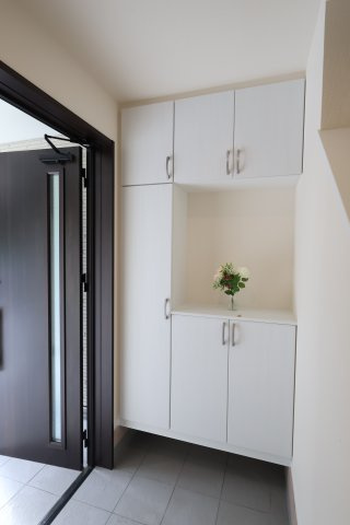 《仲介手数料無料》緑区大字三室615-1(M号棟)新築一戸建てハートフルタウンの玄関|撮影日 2025年11月11日 14:00 曇り