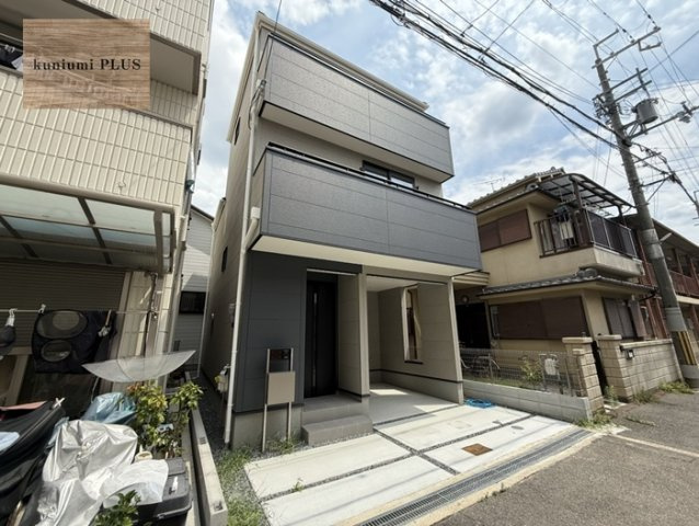 東大阪市新鴻池町　1号棟の前面道路含む現地写真