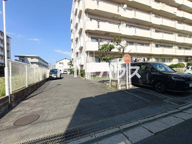 ＬＥＯ拾八番館の駐車場