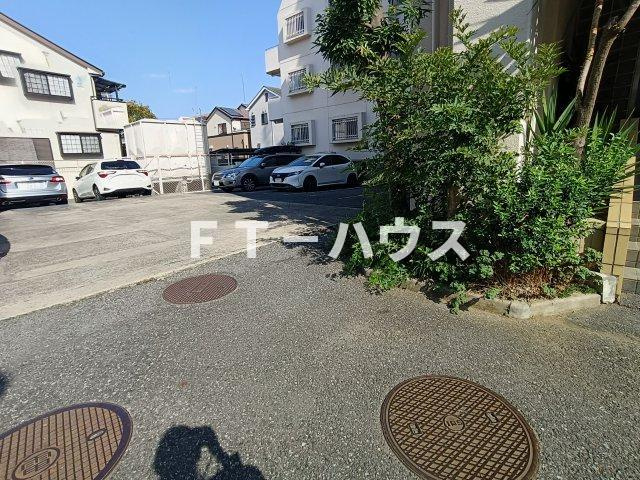 ＬＥＯ拾八番館の駐車場
